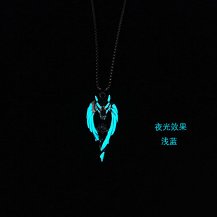 New TikTok popular luminous Wolf Totem Northern Wolf King luminous pendant retro hip hop all-match Street necklace for men