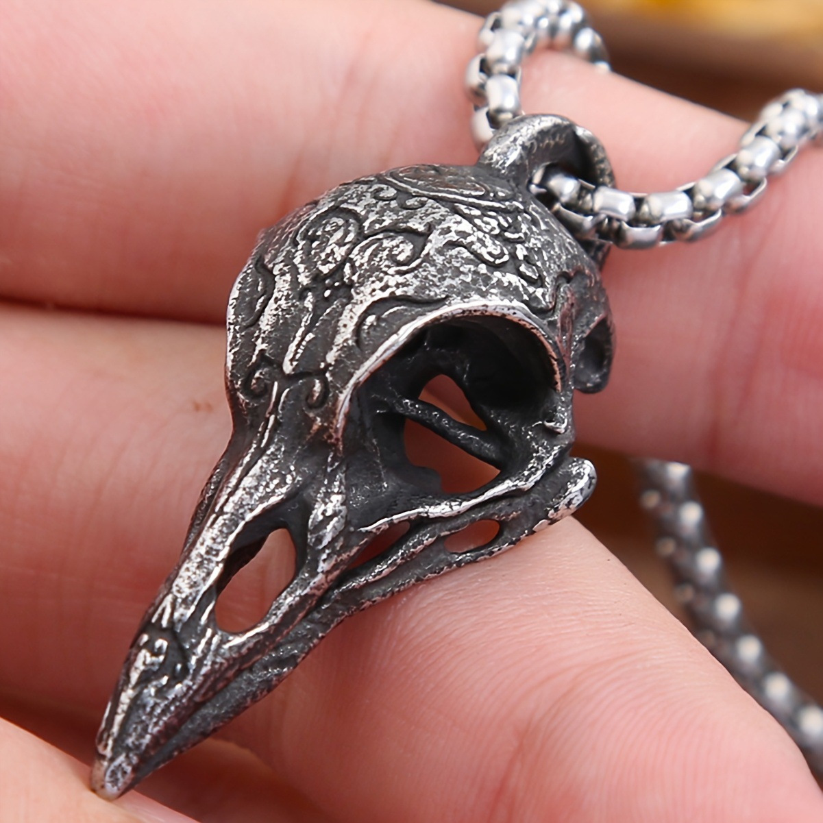 Whalesha's cross-border best-selling new product: crow skull vintage versatile unisex necklace, personalized men's jewelry pendant wholesale