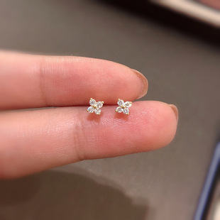 S925 sterling silver sleep without picking Clover lucky grass fresh mini ear studs ear bone nails simple student