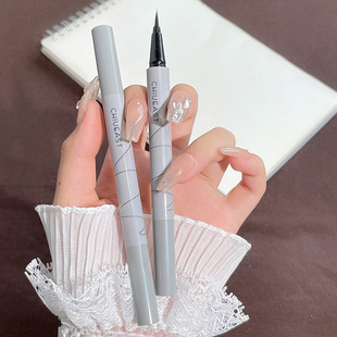 Double-headed water eyebrow pencil can reduce eyelashes and lie on silkworms. It is not easy to fade for girls