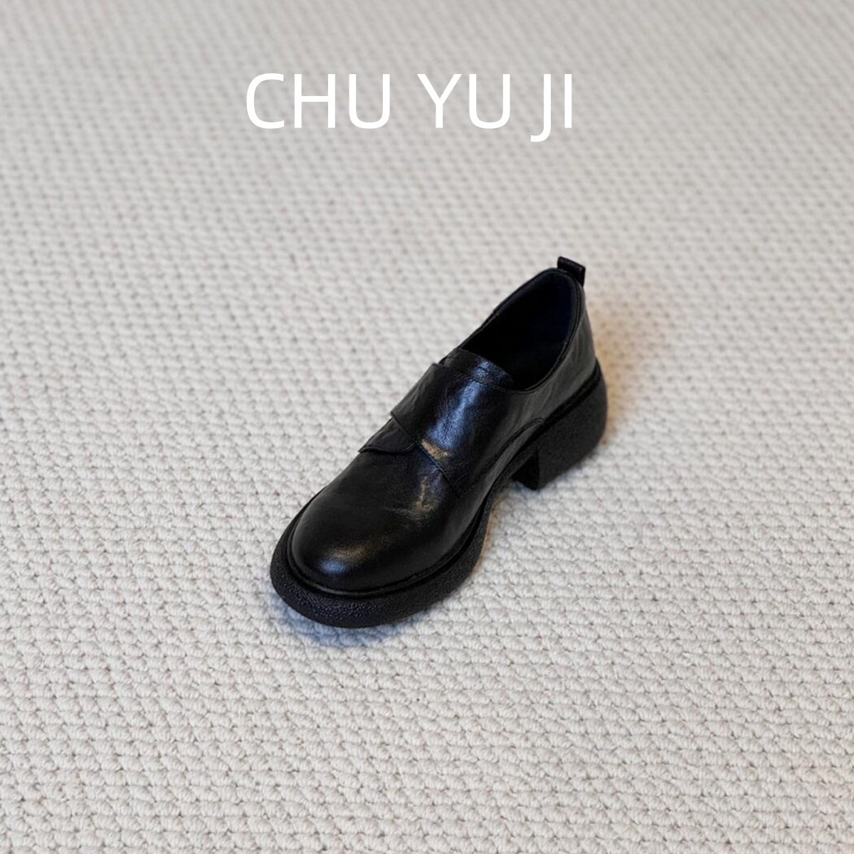 First Encounter with the Silent Commuter Leather Shoes for Women, Vintage Style, Velcro Fastening, Slip-On Loafers, Thick-Soled Closed-Toe Shoes