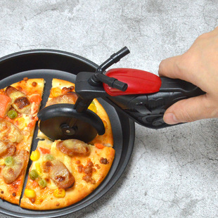 Creative motorcycle pizza cutting pizza roller knife motorcycle Pizza Pizza knife roller pizza cutting knife