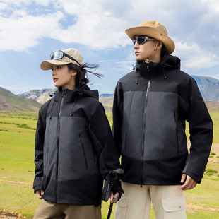 A Le Stone with the same style jacket for men and women outdoor three-in-one windproof waterproof detachable liner mountaineering suit