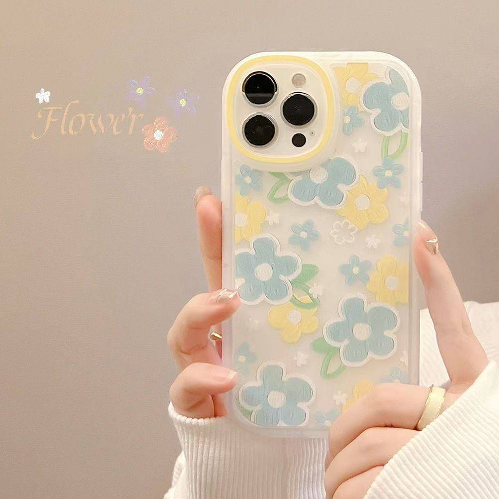 Fresh and elegant floral Apple 17 Pro Max phone case, cream-colored case for iPhone Air 17/16/15, full coverage.