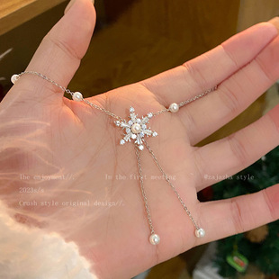 Pearl snowflake tassel necklace for women autumn and winter fashionable western style versatile internet celebrity accessories light luxury niche long sweater chain