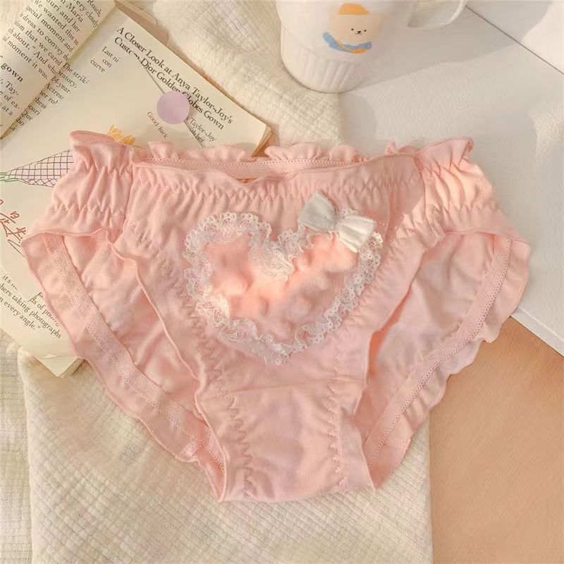 Plush, warm, and sweet Japanese-style mid-to-low-cut underwear for girls. Antibacterial crotch, cute, sweet, and comfortable.