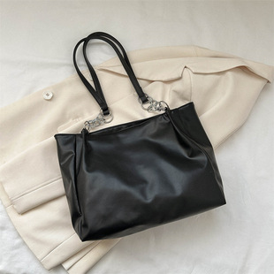 Retro Bag Women's 2023 Spring New Fashionable Niche Design Shoulder Tote Bag Casual Commuting Large Capacity Bag
