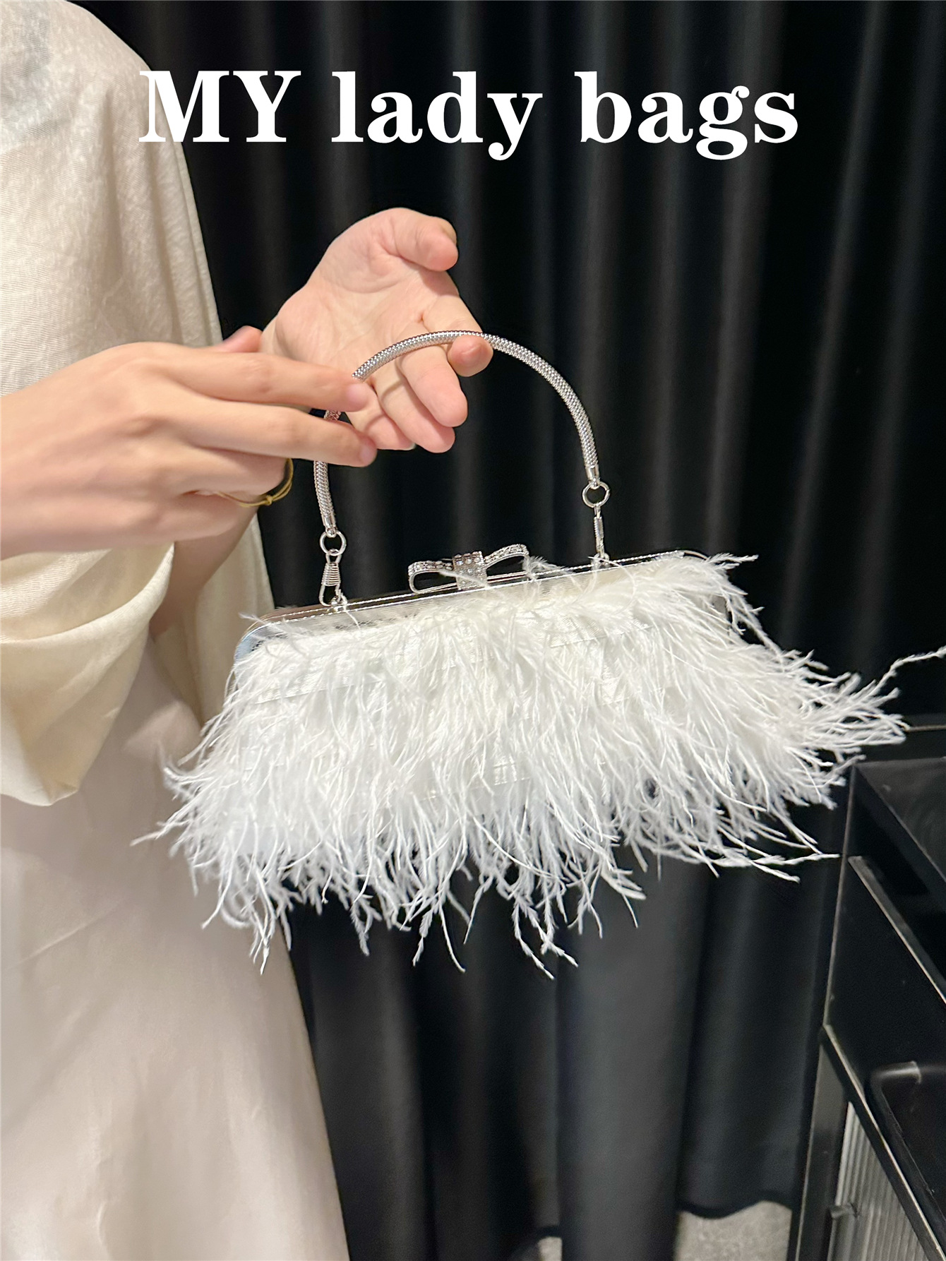 Elegant and sophisticated double-sided ostrich feather bridal bag, gown bag, evening handbag, perfect for pairing with cheongsams.