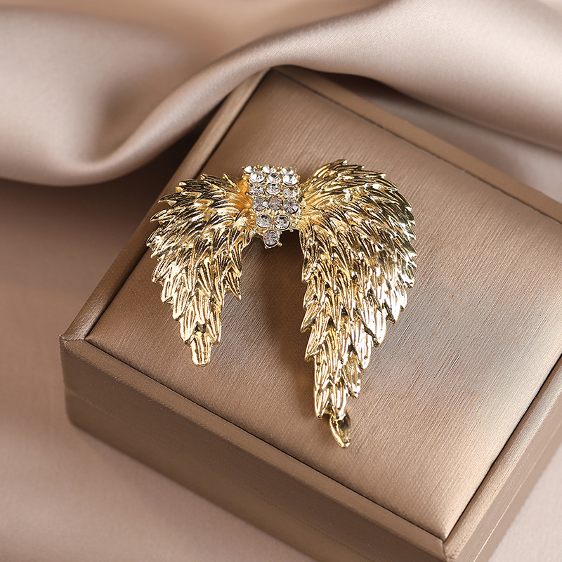 Golden Angel Wings Brooch, High-End Accessible Luxury Niche Design, Diamond Brooch, Women's Fashion Corsage Accessories