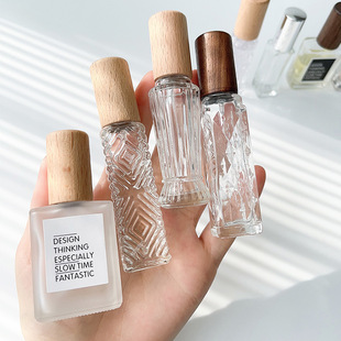 Perfume Bottling High-end Portable 10 ml 5 Small Sample Bottle Press Bottle Glass Spray Replacement Bottle Wooden Cap Empty Bottle