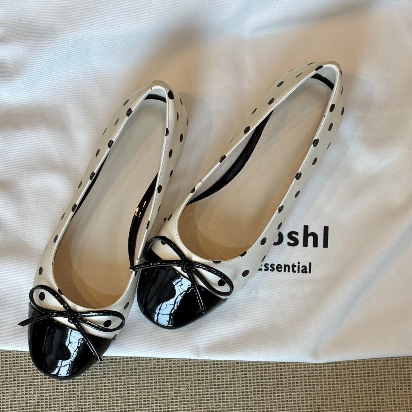 Sheepskin Version~French-Style Bowknot Polka Dot Flat Shallow-Mouthed Slip-On Shoes for Women, Suitable for Commuting, to Pair with Skirts, Ballet Shoes