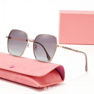 2025 new striped light luxury polarized large frame face small sunglasses women's European and American fashion high sense sunglasses wholesale