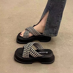 Thick Bottom Thick Bottom Houndstooth Slippers Women's Summer Outer Wear 2024 New All-match Internet Popular Super Hot Cross Sandals
