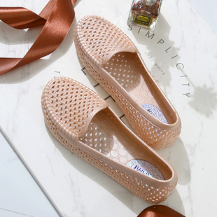2024 Summer nurse shoes hollow sandals closed toe work sandals women's solid color mother shoes beach soft bottom hole shoes