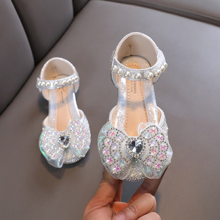 Children's sandals 2023 spring and summer Pearl Rhinestone girls Korean princess shoes soft sole Korean performance shoes girls shoes