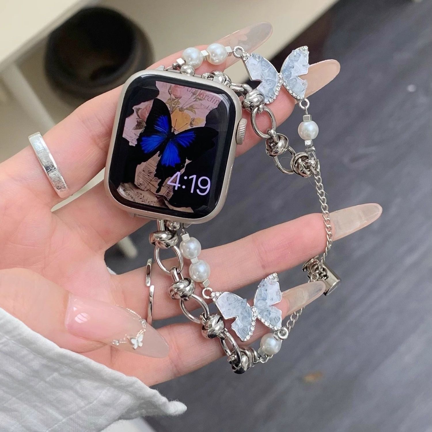 Double-row metal pearl bow watch strap is suitable for Xiaomi Mi Band 10/8/9 wristbands and has a high-end feel.