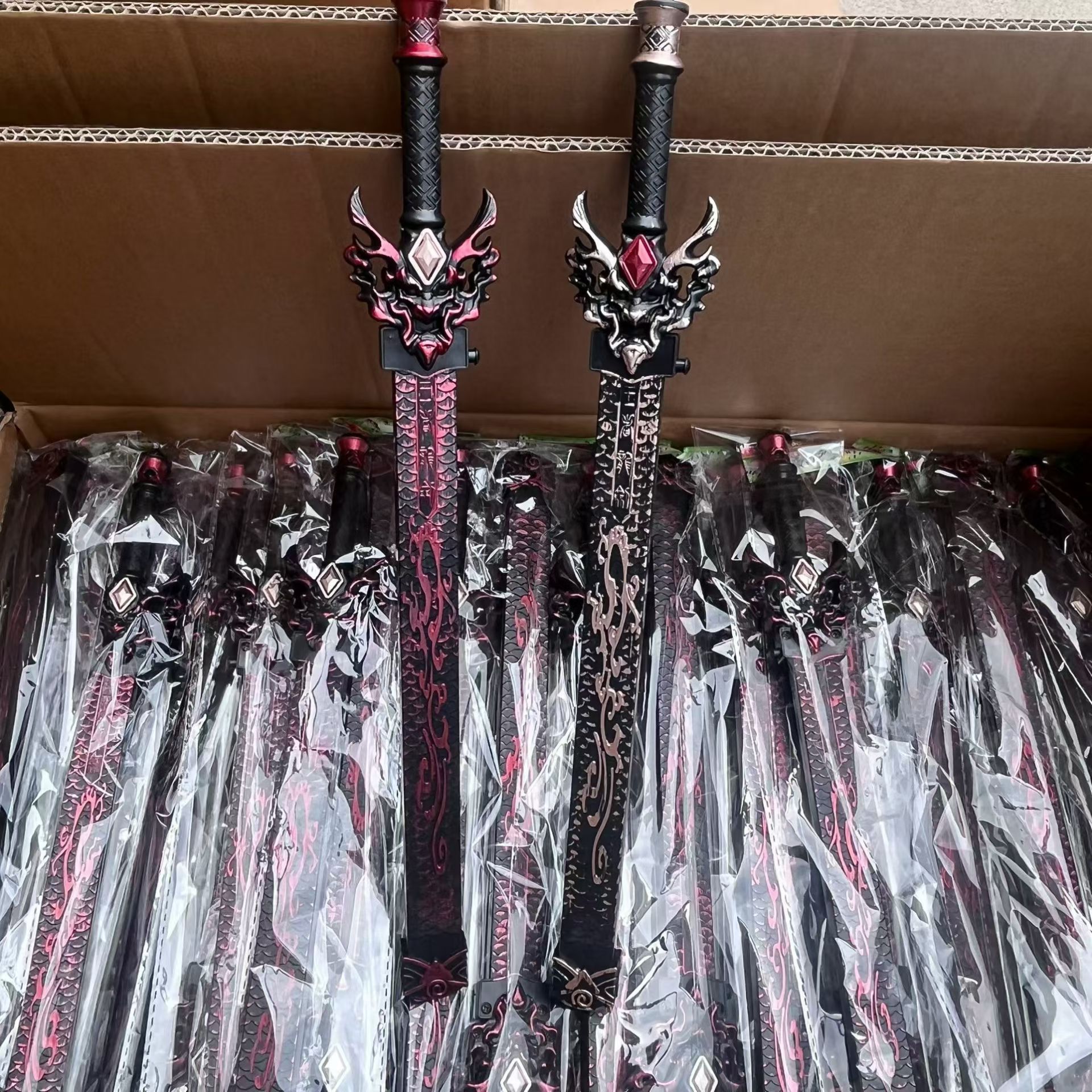Export-quality plastic sword with spring-loaded action, one-click ejection, pretend play weapon toy