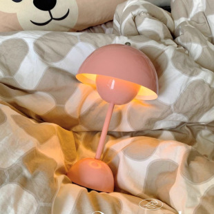 Flower bud table lamp bedroom bedside lamp wedding escort decorative atmosphere lamp Nordic ins girl desk mushroom table lamp