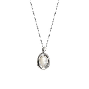 925 Sterling Silver Oval Fritillaria Necklace Women's Light Luxury High-end Instagram Style French Style Retro Clavicle Chain with Red Riding Book