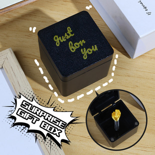 Cross-border explosions trick middle finger gift box spoof toys Middle Finger Surprise Gift Box