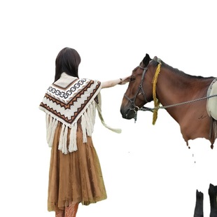 Bohemian outer wool triangle tassel shawl female Qinghai Xizang Yunnan cloak ethnic style scarf