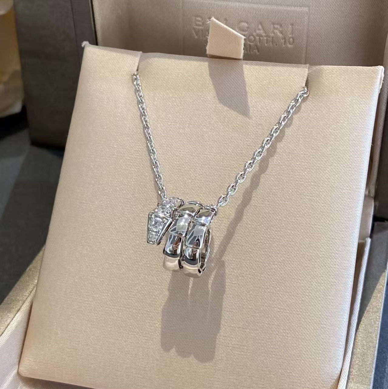 high quality Baojia Snake Bone Necklace Full Diamond Women's 18K Rose Gold Snake Fashion Trend All-match Fragrant Home Necklace
