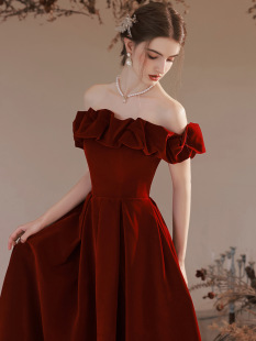 Off-shoulder Velvet Toasting Dress 2023 New Bride Wedding Engagement Wine Red Simple Large Square White Evening Dress