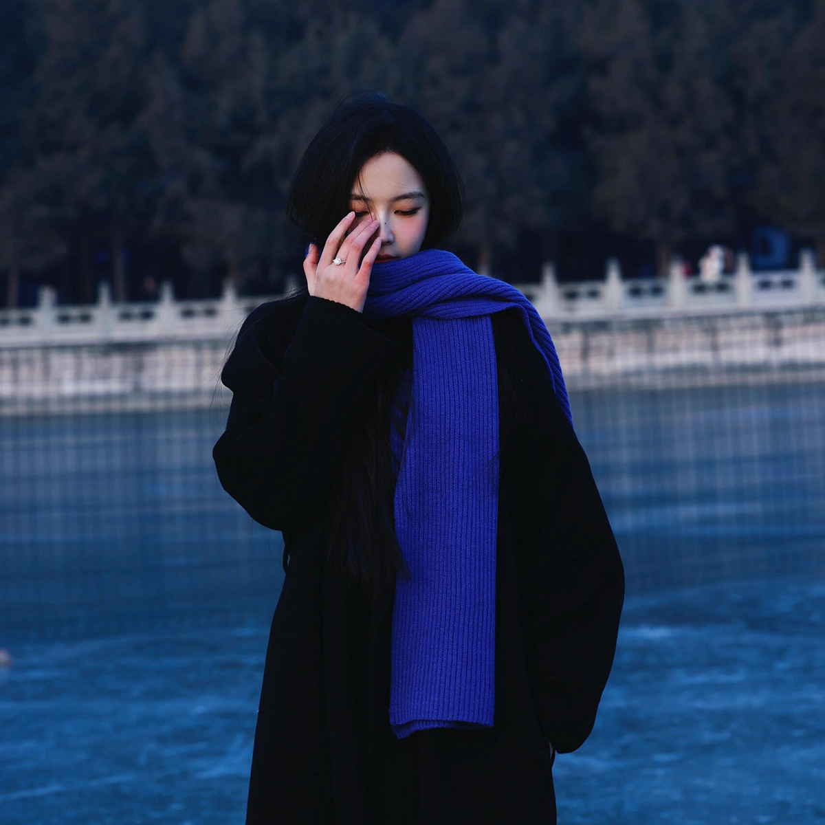 Klein Blue Knitted Scarf for Women, Autumn and Winter, Deep Blue, Thickened, Warm, Vintage, Artistic Shawl, Outerwear with a Sense of Ambiance