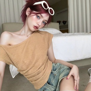 Cross-border Foreign Trade Texture Sense Oblique Collar Shoulder Spice Girls Pure Short-sleeved T-shirt Women's Summer Niche Pleated Short Top