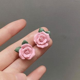 S925 серебряная игла корейская версия розовых ушных гвоздей розы цветы дикие модные высокого уровня дизайн чувство ушных пряжек ювелирные изделия оптом