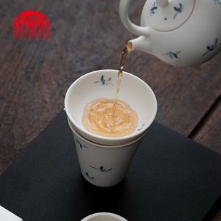 Dehong Kiln Ceramic Tea Leakage Tea Filter Creative Hand-painted Autumn Water Orchid Filter Tea Maker Tea Water Separation Tea Set is reasonable