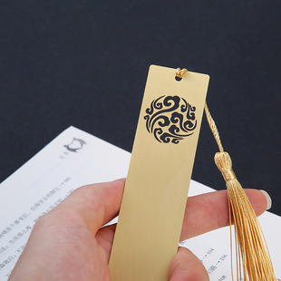 Antique brass hollow metal bookmark Chinese style cultural creative gift box bookmark suit exquisite tassel bookmark customization
