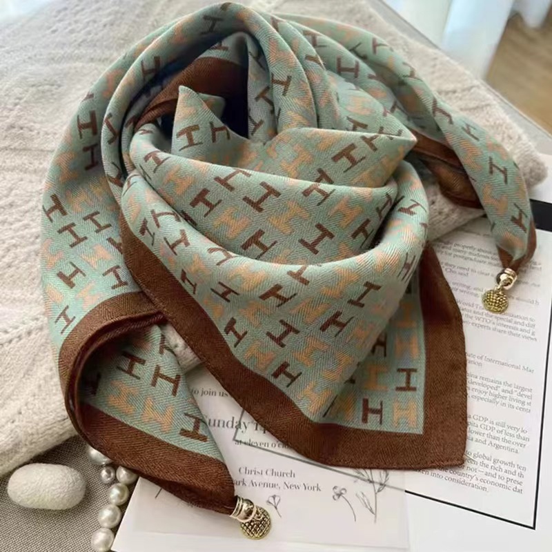 New Warm Square Scarf with Magnetic Buckle, Triangular Silk Scarf, Cotton Scarf for Women, Spring, Autumn and Winter Style Scarf, Versatile Style