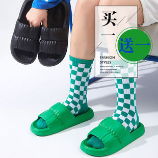 3.20 Internet celebrity couple summer home slippers petal pleated soft bottom non-slip bathroom shit feeling EVA sandals batch