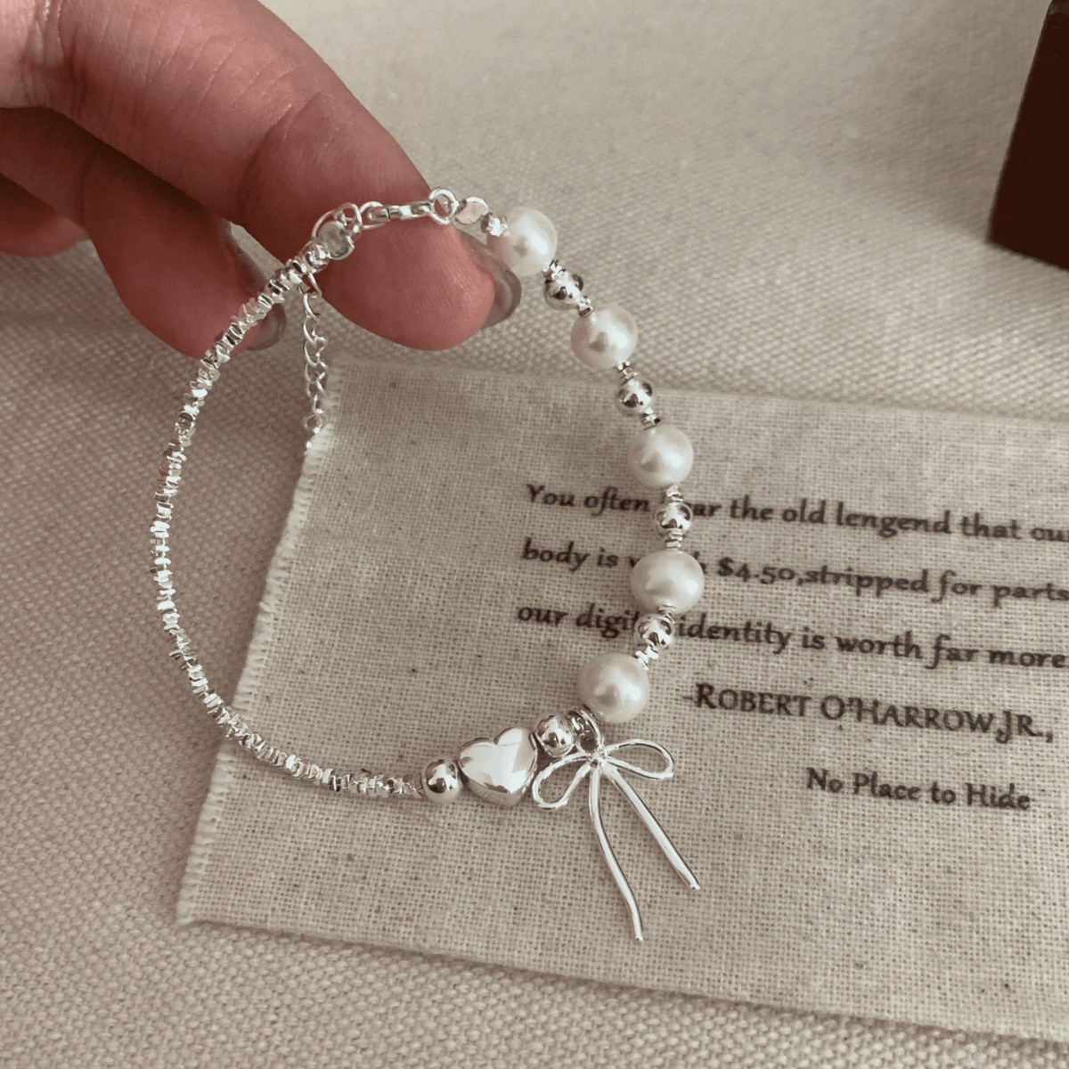 New Ballet-Style Bowknot Pearl Bracelet with a Heart-Shaped Silver Charm, Featuring an Elegant and Fresh Design with a High-End Feel