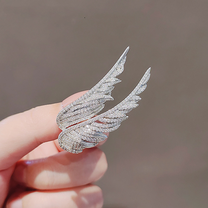 New Wheat Spike Alloy Brooch, High-End Luxury Niche Design, Anti-Exposure, High-Quality Coat and Suit Brooch