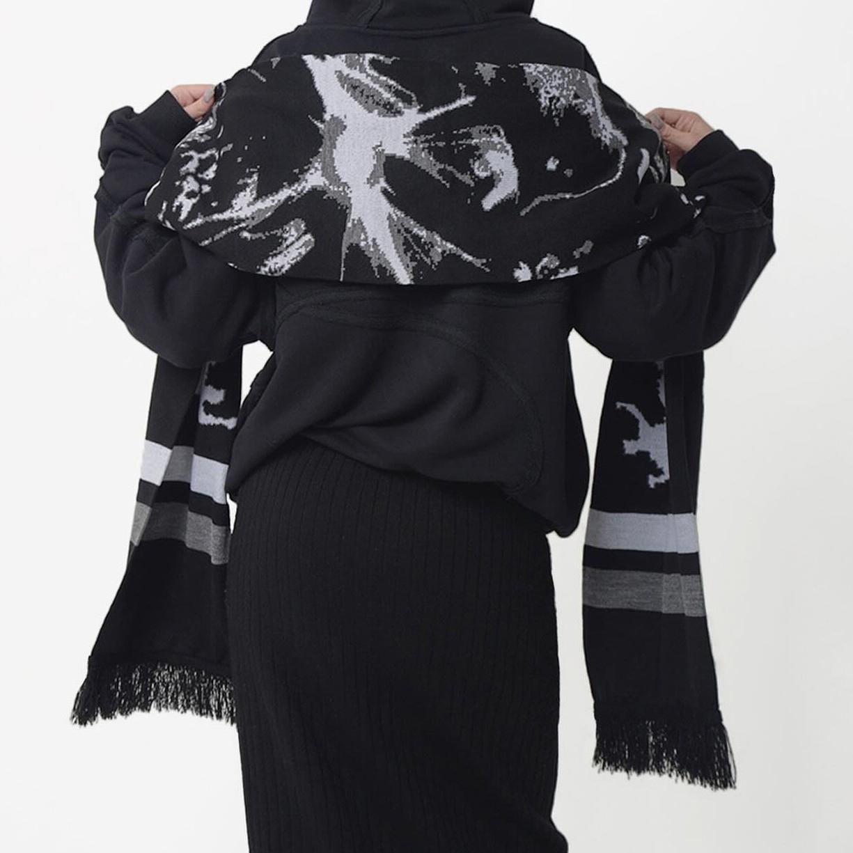 Autumn and Winter Ins American Retro Gothic Fashion High Street Jacquard Pattern Tassel Design Unisex Warm Scarf
