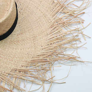 Spring, Summer and Autumn New Women's Sunshade Sunscreen Seaside Holiday Beach Hat Rafi Grass Sun Hat with Scattered Edge and Big Corned Straw Hat