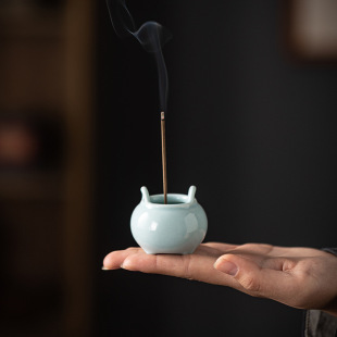 Mini Ceramic Three-legged Ancient Tripod Line Incense burner Zen Household Sandalwood Incense burner Tea Table Tea Ceremony Decoration Ornaments