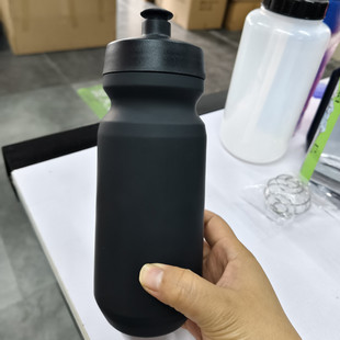 bpa free sports water bottle 610ml outdoor cycling team riding water cup PP5 plastic squeeze water bottle