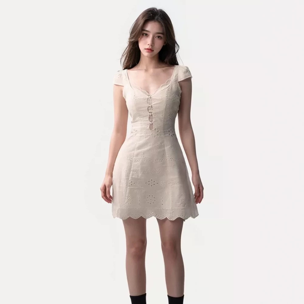 Oakmoo/ "Time of Excitement" Cream White Simple Slim-Fit Lace Patchwork Dress for Women with a Textured Feel for Summer