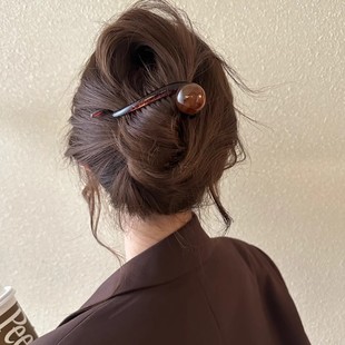 Free Shipping Simple brown Pearl One Word Grab Clip Women's New High-end Sense Twisted Hairpin Back Head Shark Clip Hair Accessories
