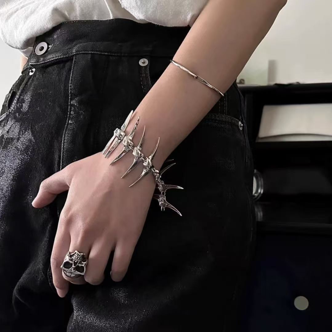 Original Design Hidden Inside, Any Reproduction Will Be Prosecuted. European and American Trendy Style Ins Thorn Spike Fish Bone Chisel Hip-Hop Long Necklace Couple's Necklace