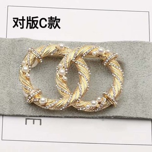 Fashion OL Design Pearl Chanel Style Brooch ins High-end Suit Pin Sweater Skirt Double C Letter Accessories