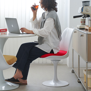 Nordic Simple Tulip 360 Study Computer Swivel Chair Designer Vintage vintage Milk Tea Shop Backrest Dining Chair