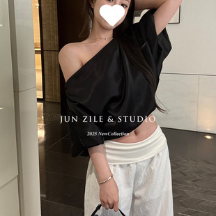 Guangzhou Thirteen Lines Korean Style High-End Slanted Shoulder Top Satin Short Off-Shoulder Short-Sleeved Shirt Summer Women's Clothing