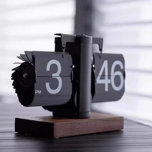 Walnut Automatic Page Flip Clock Living Room Retro European Mechanical TV Cabinet Decorations Home Desk Clock