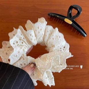 Yi Mengling's New Year's Red Lace Large Intestine Hair Ring Retro French Niche Lace Hollow Head Flower Big Head Rope