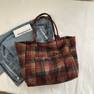 2025 Spring New Style Personalized Plaid Casual Commuter Shoulder Bag Fashion Niche Design Retro Underarm Tote Bag