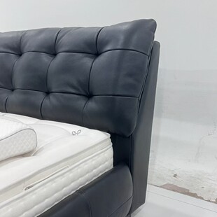 Trendy Modern Italian Minimalist Upholstered Bed, Trendy Italian Minimalist Nappa Leather Bed, 1.8m Master Bedroom Double Bed